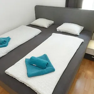 In Near Schoenbrunn & Westbahnhof - Keyless Check-in Appartement